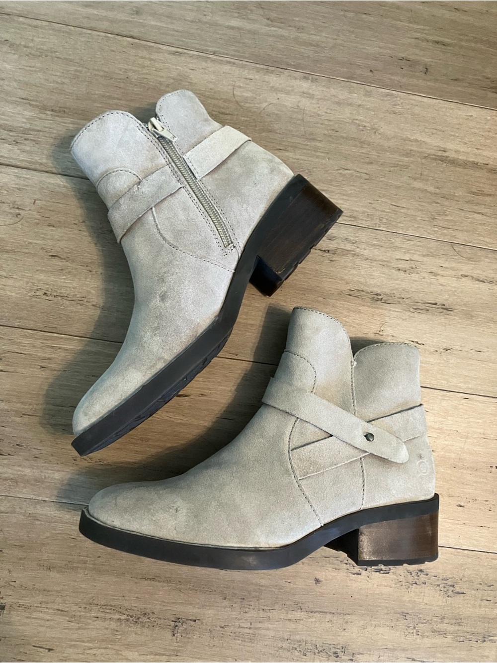 Born women cream suede side zip  ankle boots. Plaid lining size 7.5